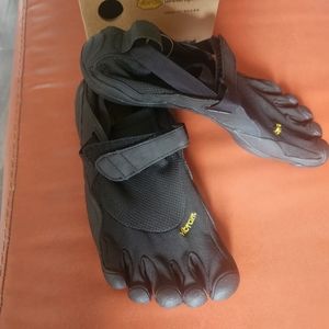 NIB Fivefingers barefoot sneakers